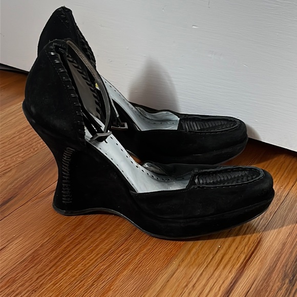 dv8 blythe whipstitch wedge bootie